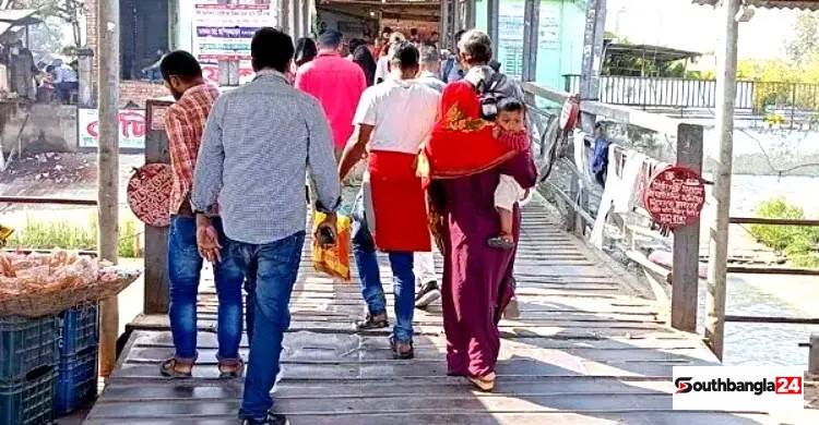 পিটিশনের আড়ালে কব্জায় রূপসা ঘাট