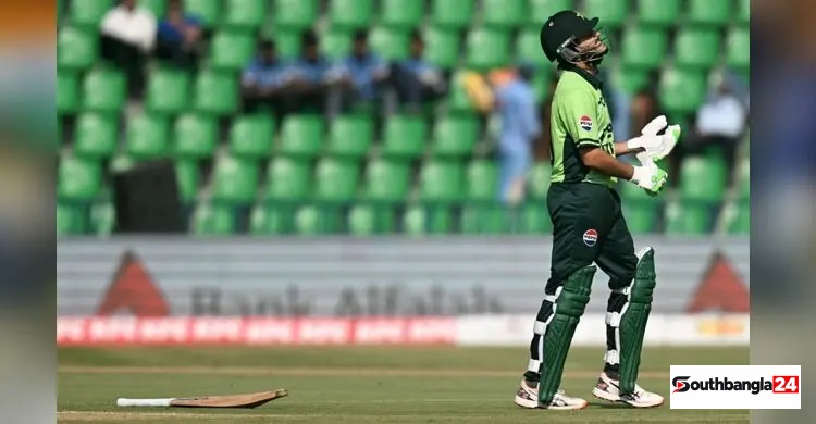 আগের ম্যাচে অবিশ্বাস্য জয় পাওয়া পাকিস্তান এবার অলআউট ১১০ রানে