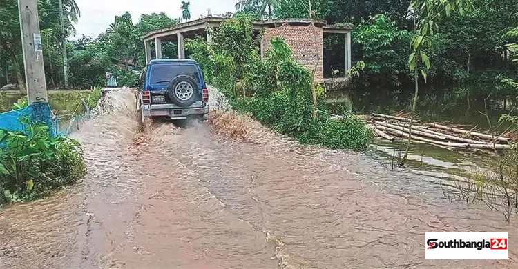 পানির নিচে বেনাপোল-খড়িডাঙ্গা সড়ক, দুর্ভোগে ১০ গ্রামের মানুষ
