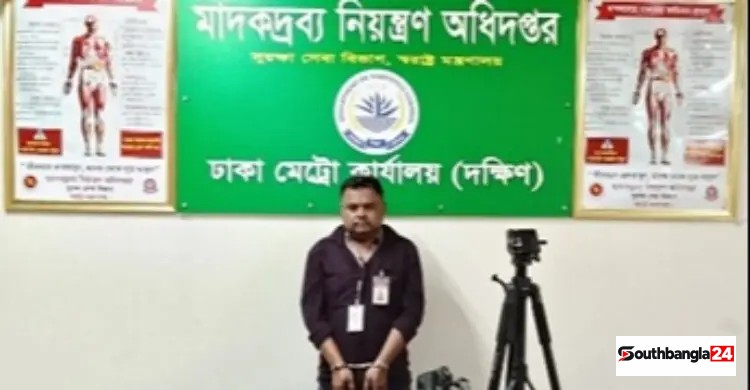 প্রেস লেখা গাড়ি, সঙ্গে ক্যামেরা-বুম; ৫২০০ ইয়াবাসহ গ্রেফতার