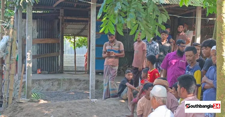 জায়গার অভাবে ঘরেই বৃদ্ধকে দাফন, এগিয়ে এলেন ডিসি