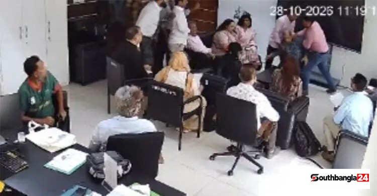 আইইডিসিআর কার্যালয়ে ঢুকে পরিচালককে মারধর