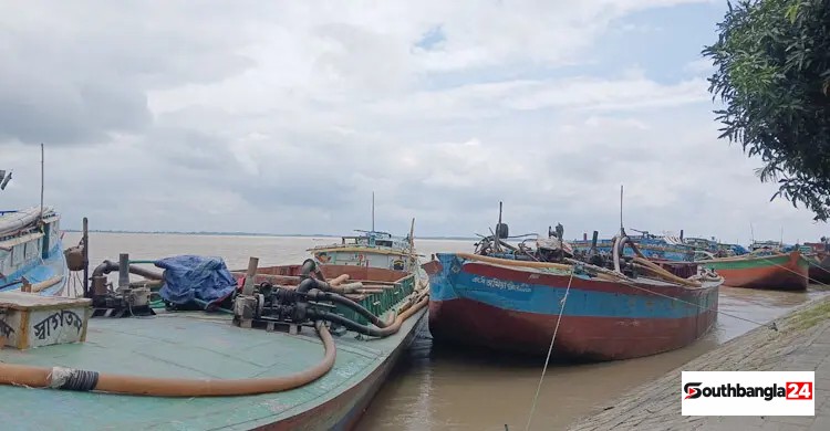 ফেরি নেই, জনবলও নেই-অনিশ্চয়তায় চিলমারী ঘাট