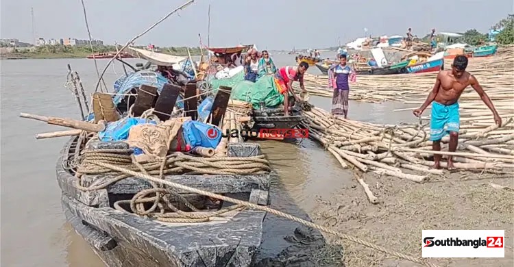 ৫ মাসের শুঁটকি মৌসুম ঘিরে দুবলার চরে জড়ো হচ্ছেন হাজারো জেলে