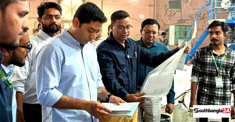 পুরোনো মুদ্রণযন্ত্রে বই ছাপানো প্রেসকে আর কাজ দেওয়া হবে না