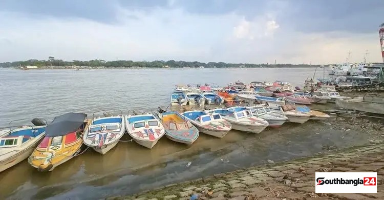 বিআইডব্লিউটিএর জাহাজে কোস্টগার্ডের জাহাজের ধাক্কা, ভিজে গেল গম