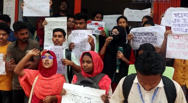 পিরোজপুরে শিক্ষার্থীদের মিছিলে ছাত্রলীগের ধাওয়া