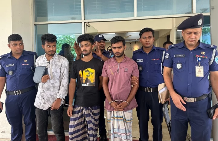 বিকাশকর্মীর পরিকল্পনায় ১৮ লাখ টাকা ছিনতাইয়ে গ্রেফতার ৩
