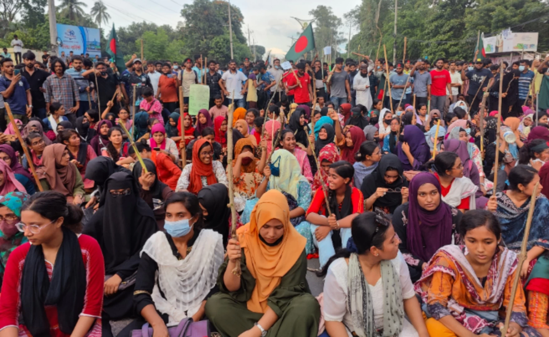 রাজশাহীতে কোটাবিরোধী আন্দোলনে চার শিক্ষার্থীর উপর হামলা