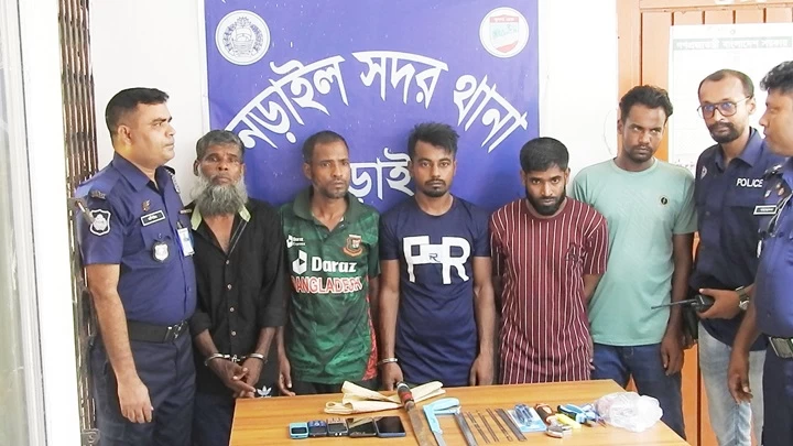 নড়াইলে ডাকাতির প্রস্তুতিকালে গ্রেপ্তার ৫