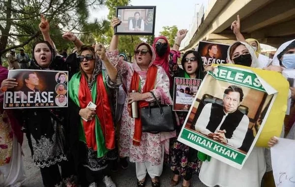 ইমরান খানের মুক্তির দাবিতে বিক্ষোভ