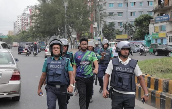 রাজধানীর ইসিবি চত্বরে বিক্ষোভকারীদের লাঠিপেটা