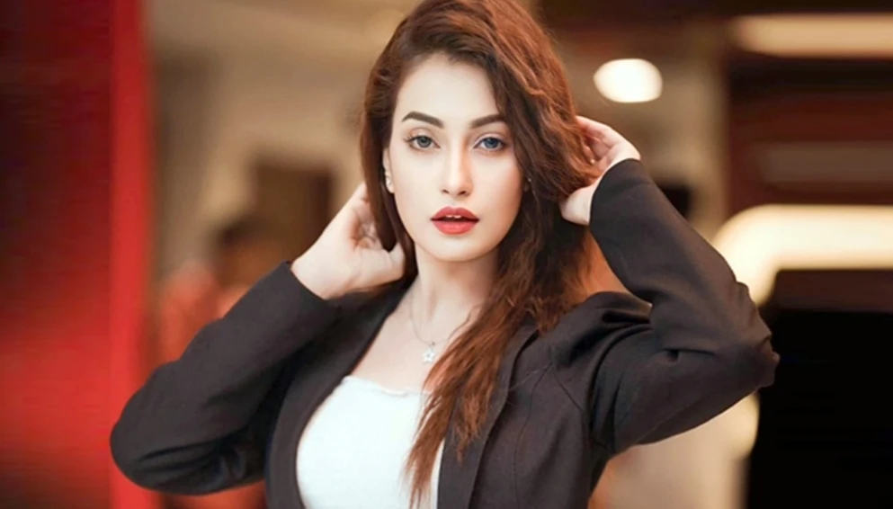 মিডিয়া ইন্ডাস্ট্রি থেকে সরিয়ে নেওয়ার ঘোষণা দিলেন ঢালিউড নায়িকা রাজ রিপা